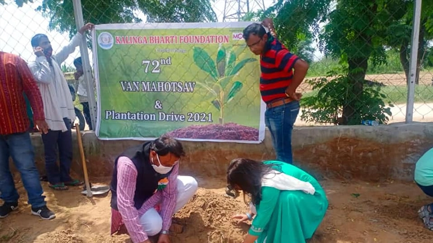 Volunteers planting trees at KBF's Plantation and Environmental Awareness Camp 2021